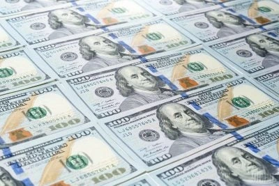 Скільки будуть коштувати 100 доларів до 15 березня: прогноз банкіра