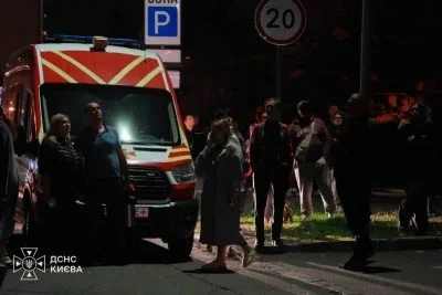 Окупанти вдарили дроном по багатоповерхівці у Києві, серед постраждалих діти