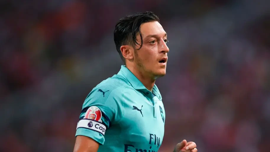 Зірка збірної Нимеччини закликав ФІФА зняти санкції з Росії, поскаржившись на "подвійні стандарти"